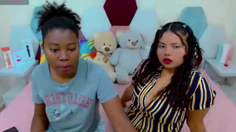 sexy_duo_girl online show from May 29, 2026, 3:26 am