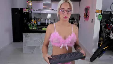 WENDY  MAX  AND VICKY online show from May 24, 2026, 4:28 am