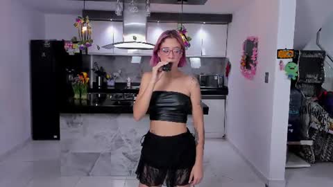 WENDY  MAX  AND VICKY online show from July 12, 2026, 5:42 am