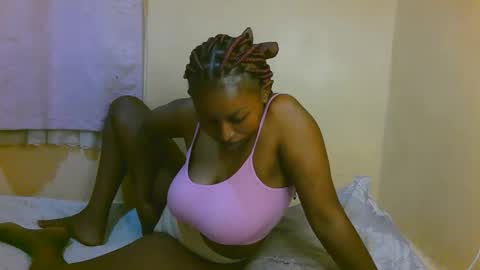 Snapshot of sexy_latasha chatting on March 30, 2026, 6:42 pm sexy_latasha online show from March 30, 2026, 6:42 pm