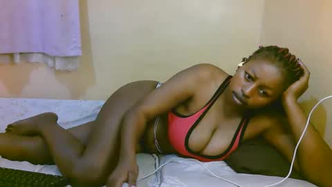 Snapshot of sexy_latasha chatting on April 15, 2026, 7:58 pm sexy_latasha online show from April 15, 2026, 7:58 pm