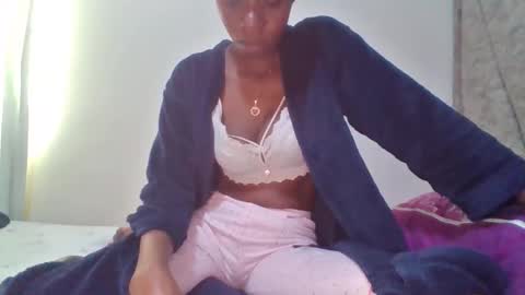 Snapshot of sexy_leila3 chatting on October 23, 2025, 9:52 am kayla online show from October 23, 2025, 9:52 am