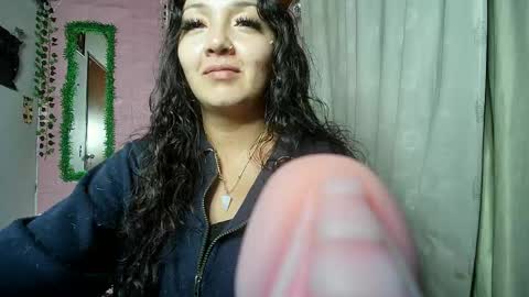 sexy lolas online show from April 11, 2026, 7:45 am