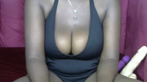 Snapshot of sexy_luna_22 chatting on October 25, 2025, 9:28 am Luna online show from October 25, 2025, 9:28 am