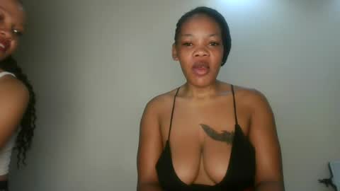 sexy_lyna online show from June 19, 2026, 3:11 am