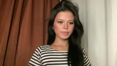 Nicole online show from April 26, 2026, 1:25 am