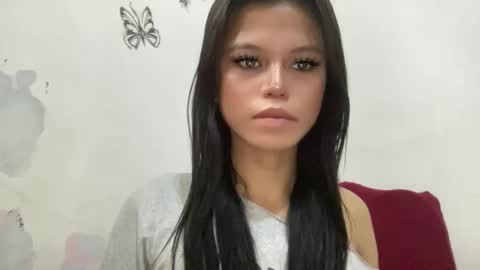 Nicole online show from May 22, 2026, 2:51 am