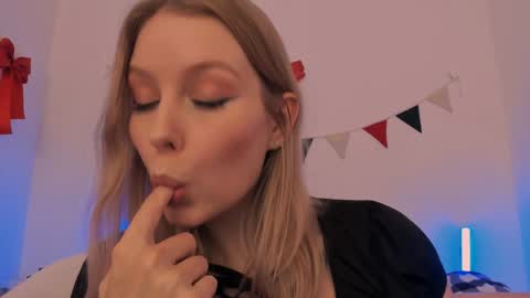 Ellie Mia online show from January 24, 2025, 7:49 pm