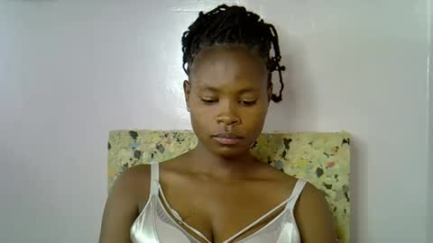 Molyne online show from February 20, 2026, 6:26 am