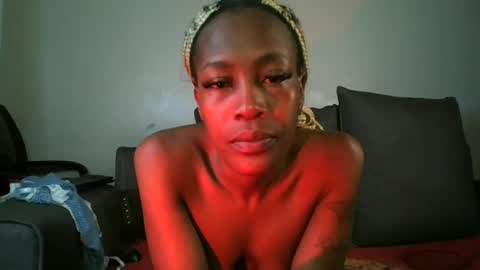 SEXY MOMAH online show from June 18, 2026, 12:33 am