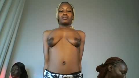 SEXY MOMAH online show from June 22, 2026, 1:07 am