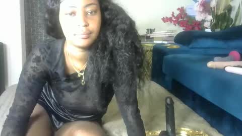 Snapshot of sexy_pigeon chatting on April 17, 2026, 12:19 pm sexy pigeon online show from April 17, 2026, 12:19 pm