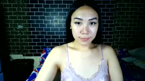 Snapshot of sexy_queeniex chatting on July 8, 2026, 5:23 am hi im queenie online show from July 8, 2026, 5:23 am