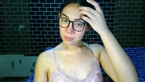 Snapshot of sexy_queeniex chatting on July 24, 2026, 3:21 pm hi im queenie online show from July 24, 2026, 3:21 pm