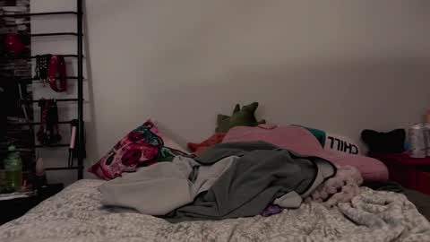 Snapshot of sexyandstoned420 chatting on January 19, 2025, 7:36 am Kali Brent online show from January 19, 2025, 7:36 am