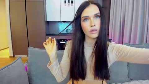 Lou online show from December 3, 2024, 8:06 pm