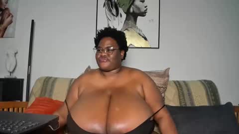 Snapshot of sexyblackhugetits chatting on January 27, 2025, 7:46 pm sexyblackhugetits online show from January 27, 2025, 7:46 pm