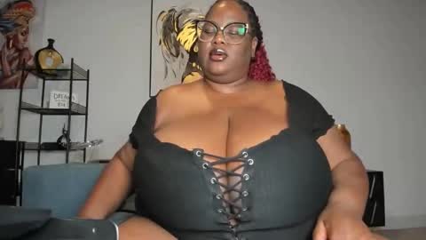 Snapshot of sexyblackhugetits chatting on November 16, 2025, 5:18 pm sexyblackhugetits online show from November 16, 2025, 5:18 pm