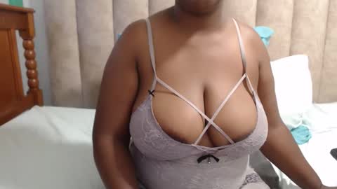 Snapshot of sexybustyxx chatting on January 15, 2026, 2:43 pm sexybustyxx online show from January 15, 2026, 2:43 pm