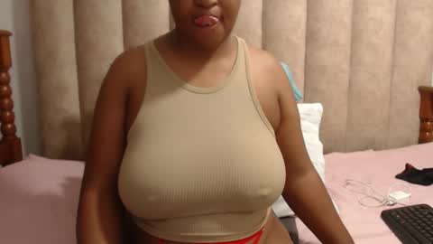 Snapshot of sexybustyxx chatting on March 19, 2026, 5:55 am sexybustyxx online show from March 19, 2026, 5:55 am