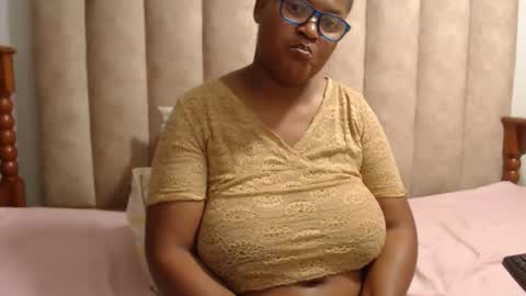 Snapshot of sexybustyxx chatting on April 8, 2026, 6:30 pm sexybustyxx online show from April 8, 2026, 6:30 pm