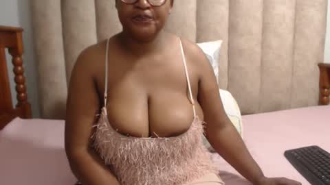 Snapshot of sexybustyxx chatting on April 16, 2026, 5:41 am sexybustyxx online show from April 16, 2026, 5:41 am