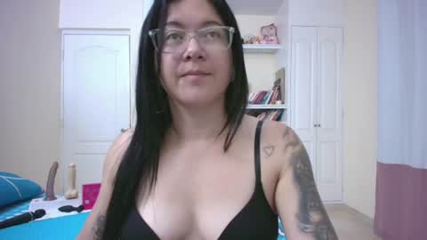 Snapshot of sexyeva_25 chatting on July 4, 2026, 5:24 am Eva online show from July 4, 2026, 5:24 am