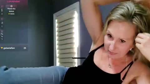 LisaisLuscious online show from May 7, 2026, 2:22 pm