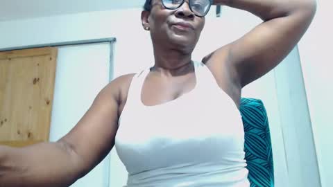 sexyhanny4u online show from December 2, 2025, 5:13 am