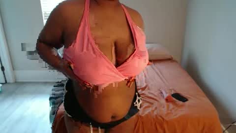 Snapshot of sexyisback_ chatting on June 7, 2026, 6:33 pm Care Bear Twin online show from June 7, 2026, 6:33 pm