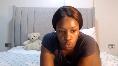 sexymonalisa1 online show from May 18, 2026, 5:35 am