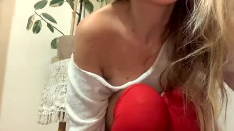 Anya online show from January 1, 2025, 7:10 pm