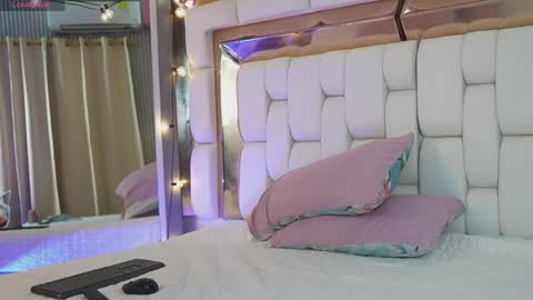 Snapshot of sexysister_ chatting on April 25, 2026, 12:30 pm Kendall online show from April 25, 2026, 12:30 pm