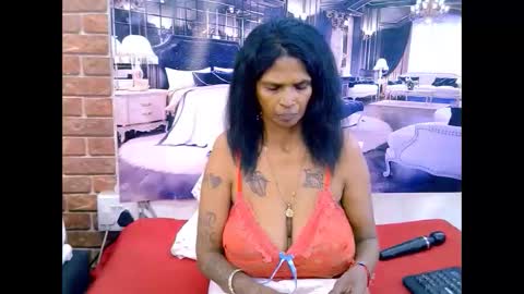sexyva4u2luv online show from May 4, 2026, 5:25 am