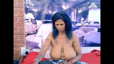 sexyva4u2luv online show from May 5, 2026, 6:38 pm