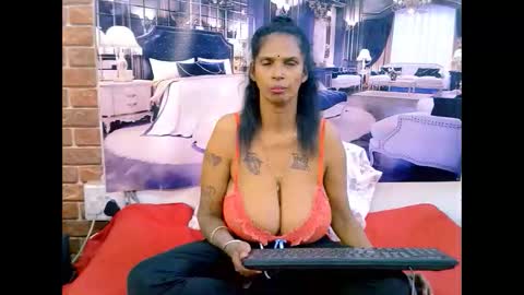 sexyva4u2luv online show from May 11, 2026, 6:05 pm
