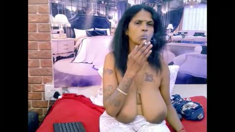 sexyva4u2luv online show from May 17, 2026, 10:44 am