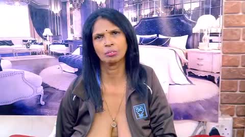 sexyva4u2luv online show from June 23, 2026, 6:11 am