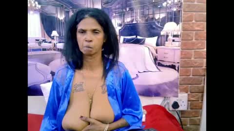 sexyva4u2luv online show from June 26, 2026, 6:18 am