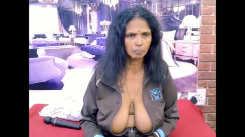 sexyva4u2luv online show from July 2, 2026, 5:35 am