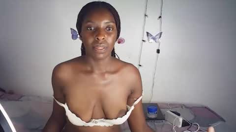 sexyypie online show from February 9, 2026, 8:24 pm