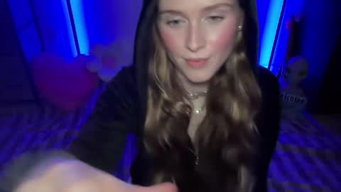 shadebabe online show from May 3, 2026, 7:47 am