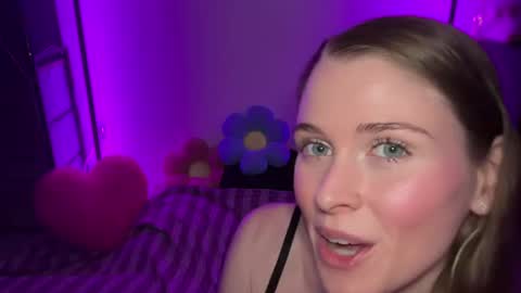 Snapshot of shadebabe chatting on June 15, 2026, 4:36 am shadebabe online show from June 15, 2026, 4:36 am