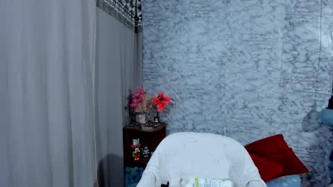 Snapshot of shaden_1 chatting on October 22, 2025, 6:57 am Liz online show from October 22, 2025, 6:57 am