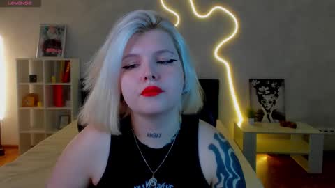 Lana online show from November 18, 2025, 1:22 am