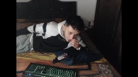 Snapshot of shadow_men_ chatting on July 7, 2026, 7:45 am james online show from July 7, 2026, 7:45 am
