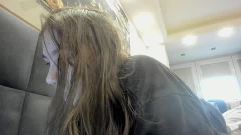 shadow_raffi online show from February 16, 2025, 1:05 pm