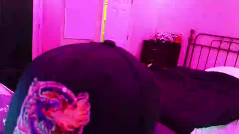 ShadowPaw online show from November 19, 2025, 8:53 pm