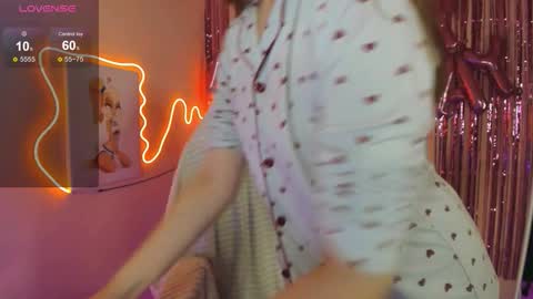 Vivian online show from December 19, 2025, 4:36 pm