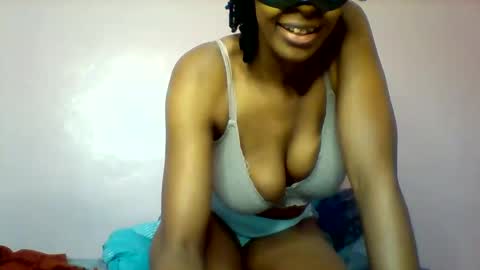 Snapshot of shanizzz chatting on March 15, 2026, 8:37 pm shanizz online show from March 15, 2026, 8:37 pm
